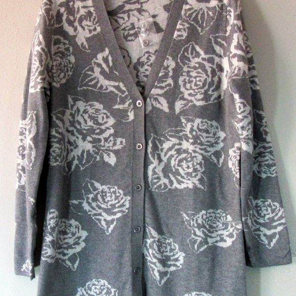 Heather Gray Jacquard Rose Boyfriend Cardigan - Picture 2 of 7